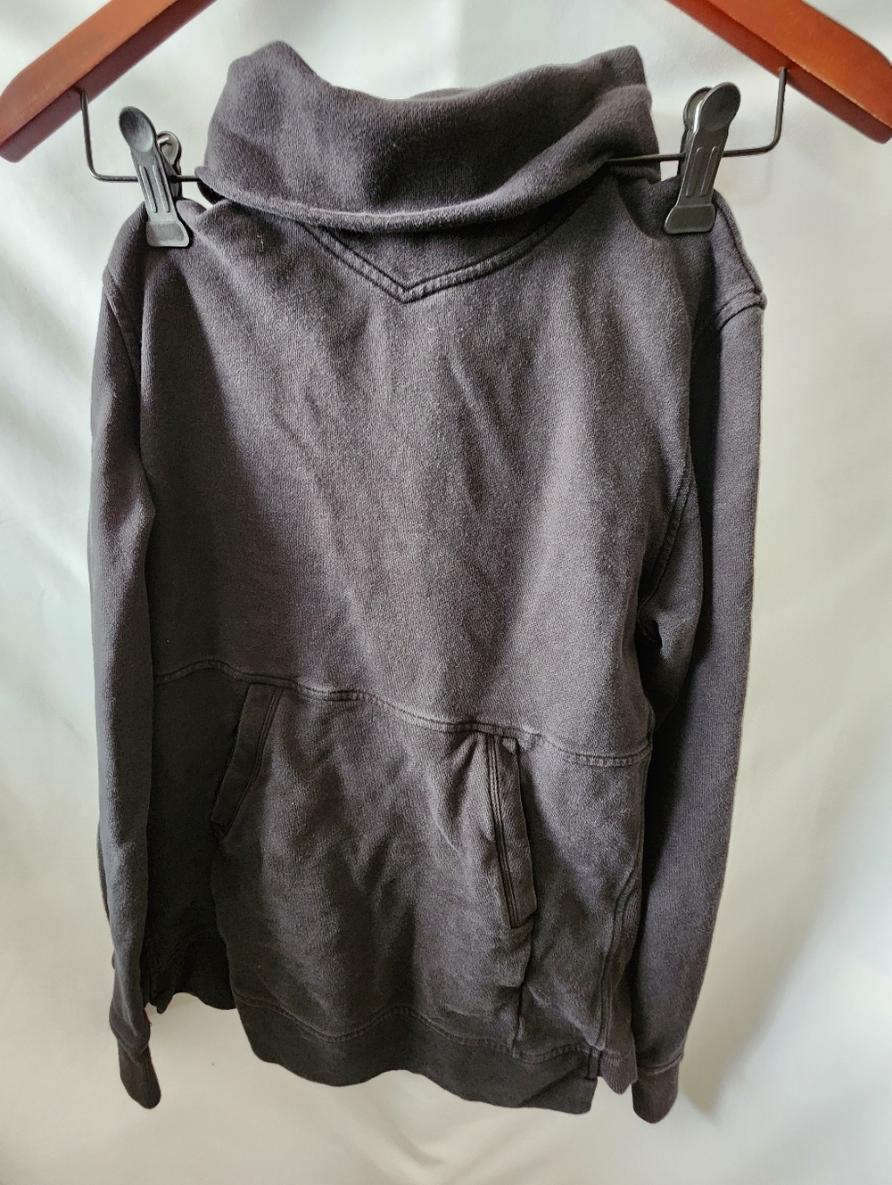 Lululemon Grey/black Pullover. Size 6